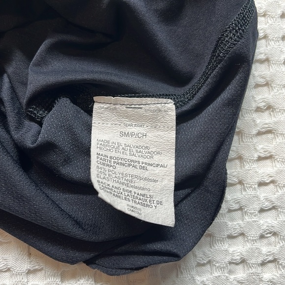 Under Armour Mock Neck Sleeveless Women’s Size S - Picture 5 of 6